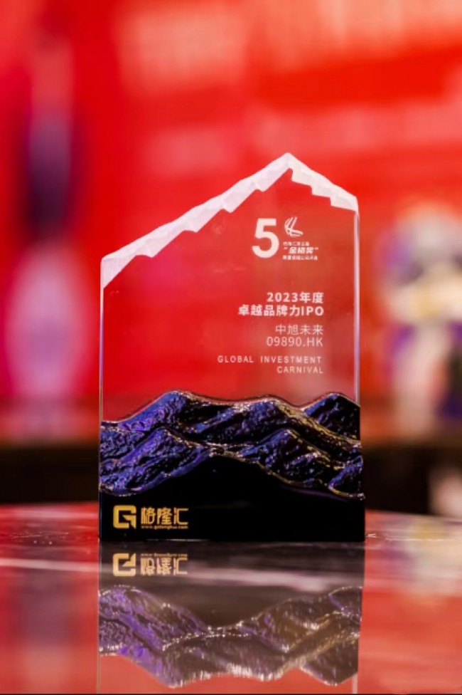粉笔灰飘落育栋梁